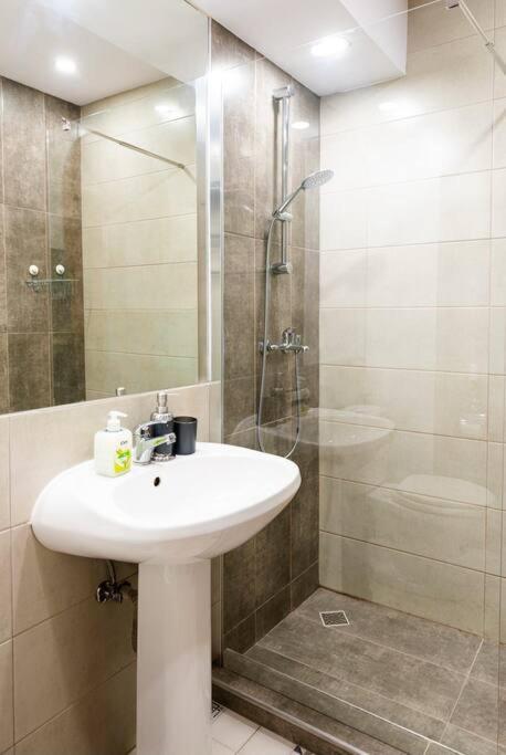 Classy Apartment Unirii Square Бухарест Экстерьер фото